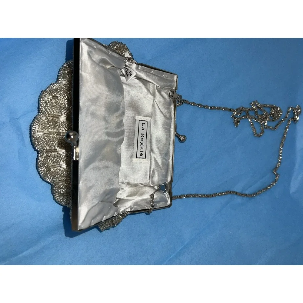 #43 La Regale Silver Glass  Beaded  Clamshell Crossbody Purse With A Chain Strap